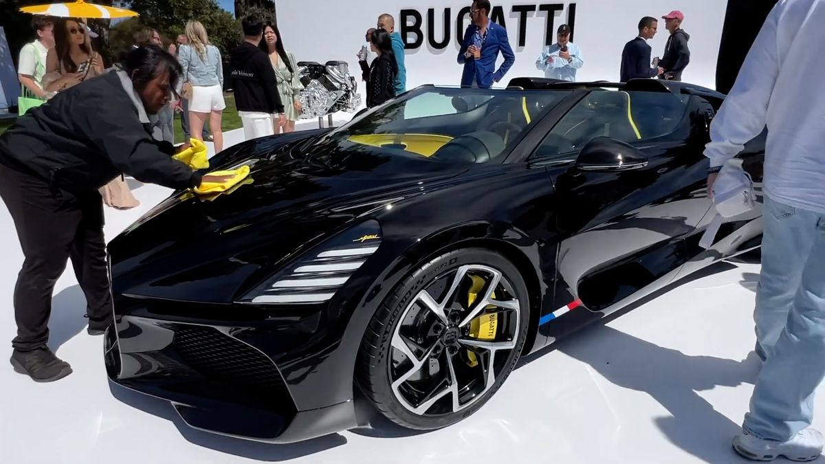 Lamborghini i Bugatti ukázaly na výstavě poslední auta na benzin a naftu